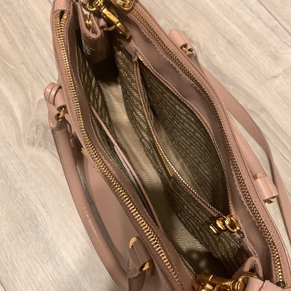 Prada Saffiano Lux Galleria Double-Zip Tote Cammeo - Picture 15 of 16